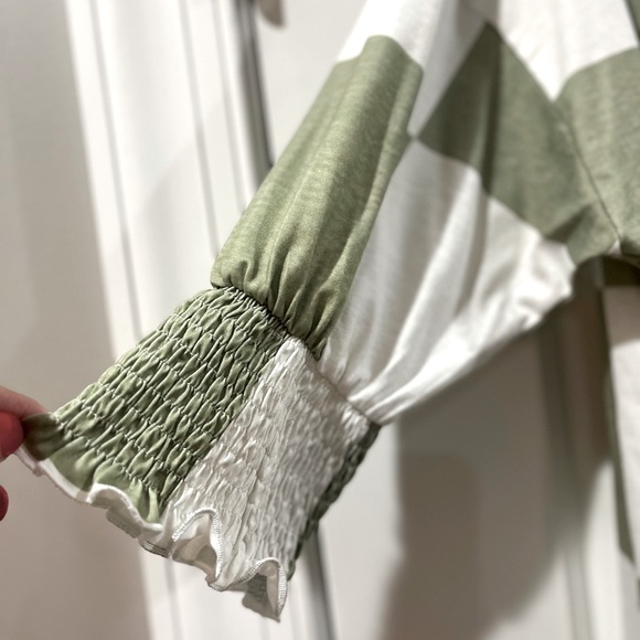 Top - Picture 2 of 2